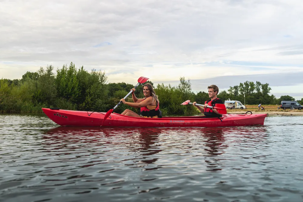 Kanovaren Onze ervaren instructeurs staan klaar om je een korte instructie te geven over wat je moet weten van de peddeltechniek, veiligheid en het natuurbehoud.