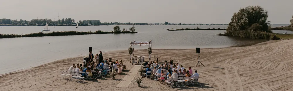 Trouwen Trouwen aan het water bij Eemhof Beachclub